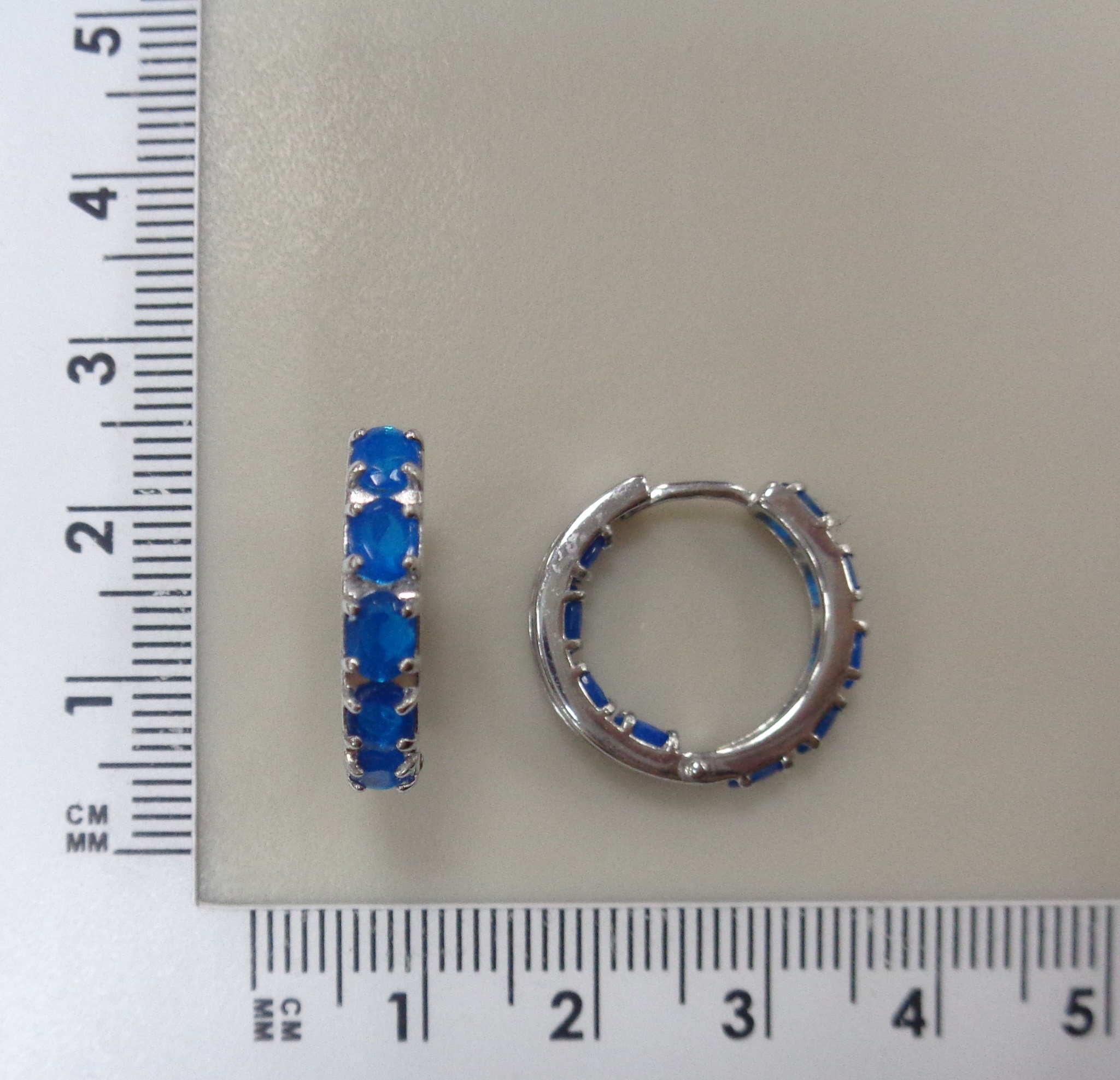 Серебряные серьги-конго с голубыми опалами